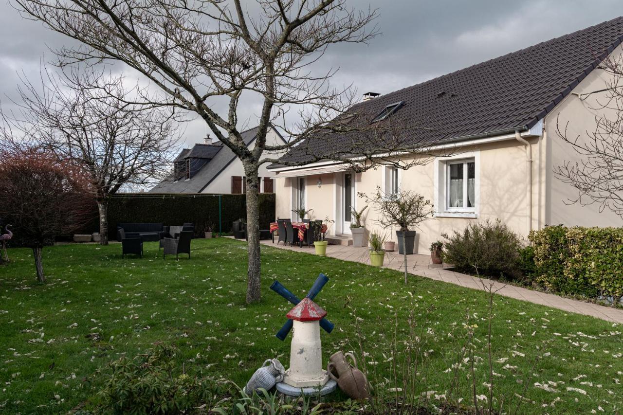 Chambres D Hotes Les Papillons Évron Exterior foto